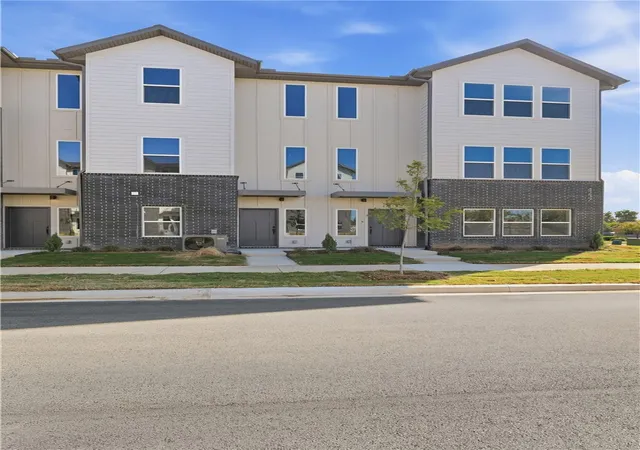 Photo 3 of Townhouse for sale at 4237 W Sardinia Way #4, Fayetteville, AR 72704 | MLS# 1357830 | Listing updated on 2026-10-02