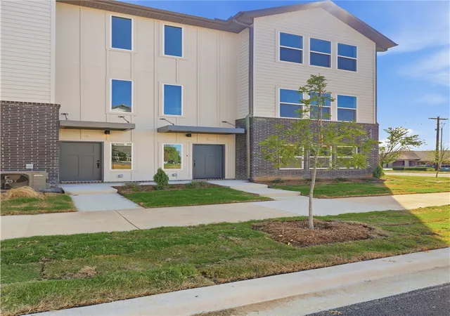 Photo 3 of Townhouse for sale at 4237 W Sardinia Way #5, Fayetteville, AR 72704 | MLS# 1357836 | Listing updated on 2026-10-02