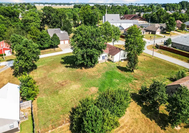 Photo 2 of Single family home for sale at 381 Little Flock Dr, Rogers, AR 72756 | MLS# 1357746 | Listing updated on 2026-08-27