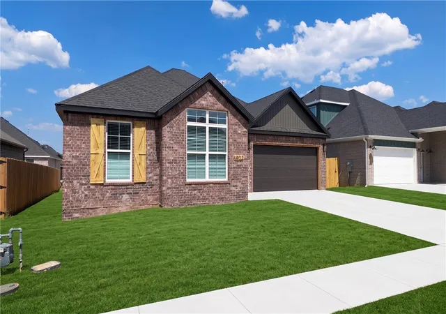 Photo 2 of Single family home for sale at 6802 Basswood Ave, Bentonville, AR 72713 | MLS# 1357897 | Listing updated on 2026-09-01