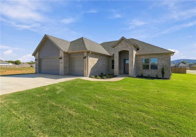 Photo 2 of Single family home for sale at 112 N Box Turtle Ave, Farmington, AR 72730 | MLS# 1357892 | Listing updated on 2026-10-09