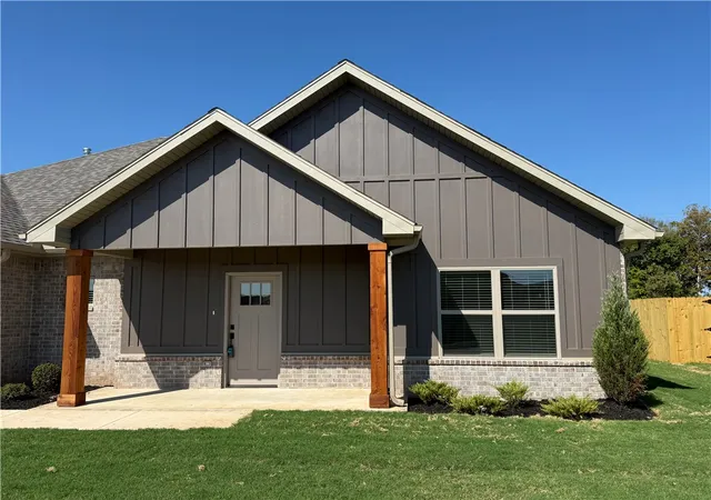 Photo 2 of Sale Pending at 116 W Gilpin St, Farmington, AR 72730 | MLS# 1357899 | Listing updated on 2026-09-29