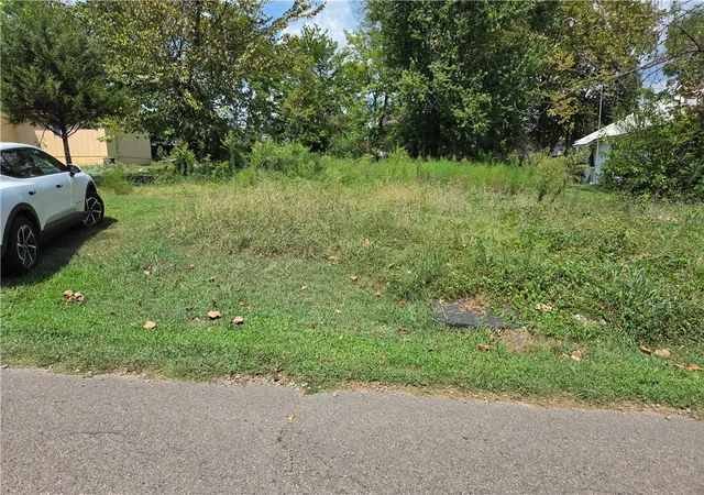 3rd image of 1222 W Sevier St, Clarksville, AR 72830 | MLS# 1358160