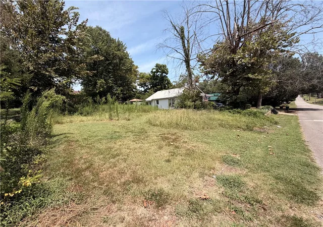 4th image of 1222 W Sevier St, Clarksville, AR 72830 | MLS# 1358160