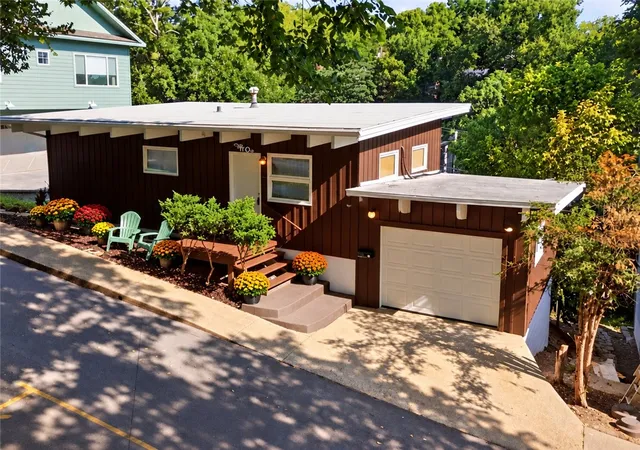 Photo 1 of Single family home for sale at 51 Mountain St, Eureka Springs, AR 72632 | MLS# 1358469 | Listing updated on 2026-10-11