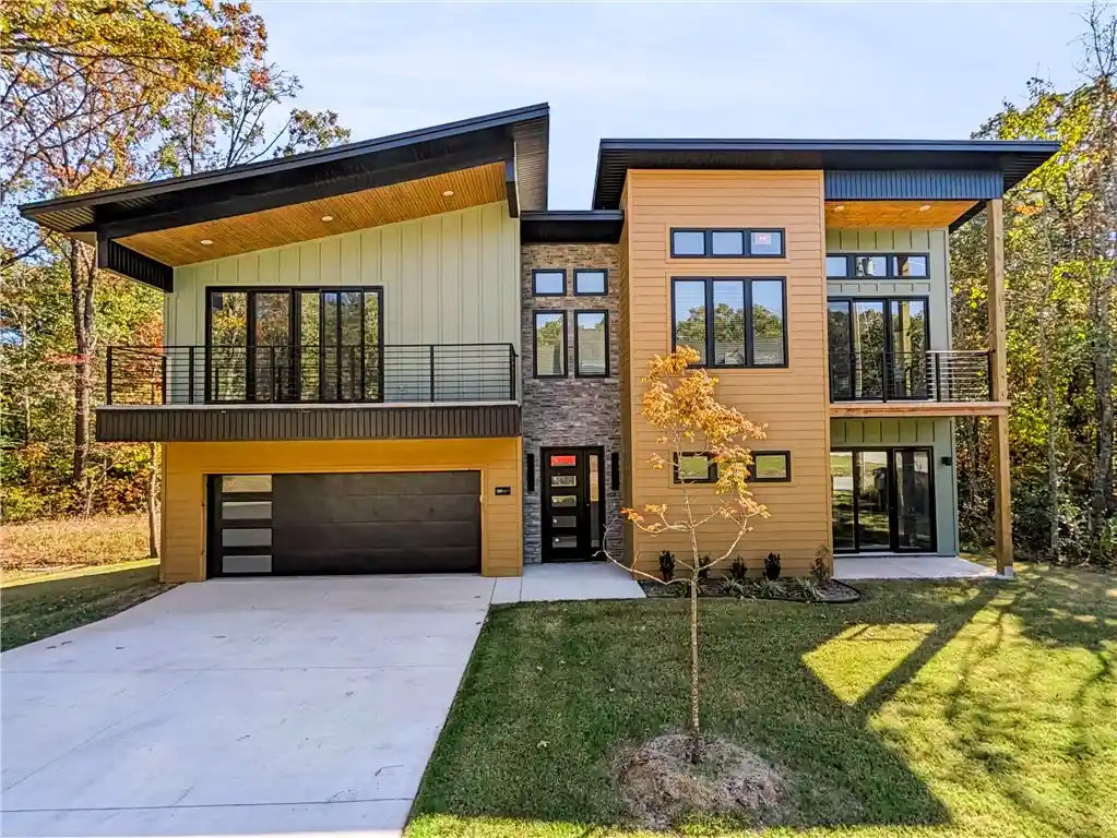 Single family home for sale at 29 Eastleigh Cir, Bella Vista, AR 72714 | MLS# 1358718