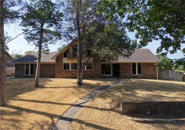 image of 6 N 8th Cir, Van Buren, AR 72956 | MLS# 1359075