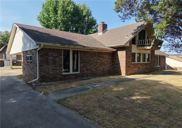 image of 6 N 8th Cir, Van Buren, AR 72956 | MLS# 1359075
