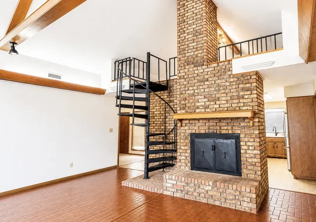 image of 6 N 8th Cir, Van Buren, AR 72956 | MLS# 1359075