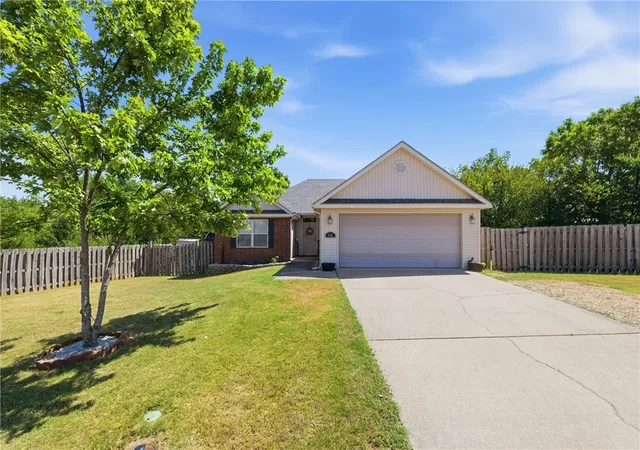 Photo 3 of Single family home for sale at 4339 Beacon Ct, Springdale, AR 72764 | MLS# 1359600 | Listing updated on 2026-08-28