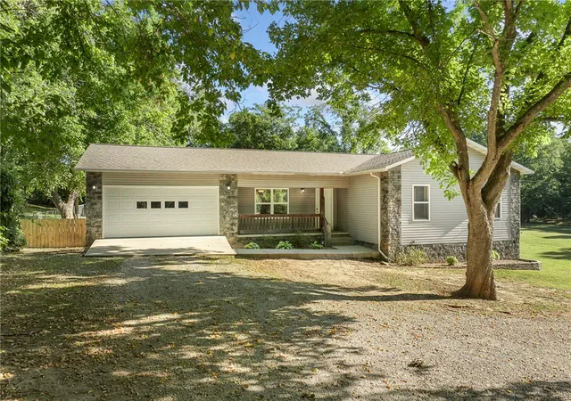 2nd image of 622 Church Ave, Berryville, AR 72616 | MLS# 1359180