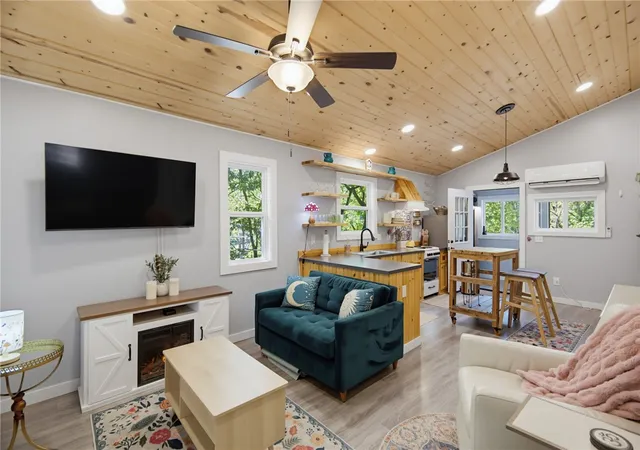 1st image of 106 Washington, Eureka Springs, AR 72632 | MLS# 1359726