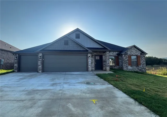 Photo 1 of Sale Pending at 263 S Eagle Mountain St, Prairie Grove, AR 72753 | MLS# 1359890 | Listing updated on 2026-08-31