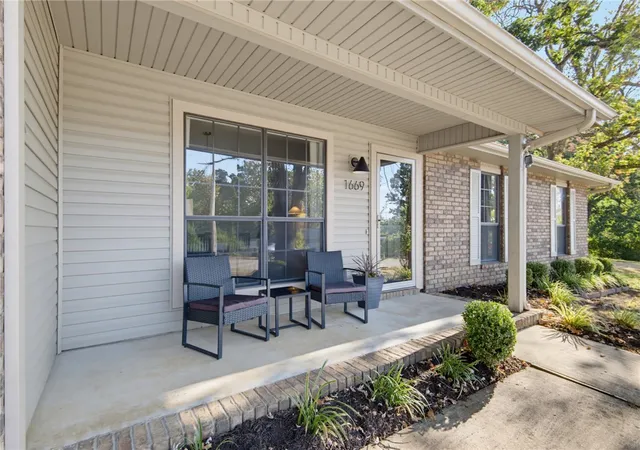 Photo 3 of Sale Pending at 1669 W Cedar St, Fayetteville, AR 72703 | MLS# 1358040 | Listing updated on 2026-08-27