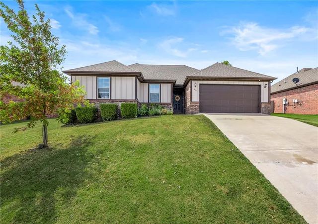 Photo 1 of Single family home for sale at 440 Trieste Dr, Centerton, AR 72719 | MLS# 1359894 | Listing updated on 2026-08-26
