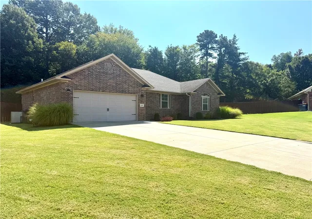 Photo 2 of Sale Pending at 4000 N Hartford Ave, Russellville, AR 72802 | MLS# 1360070 | Listing updated on 2026-08-27