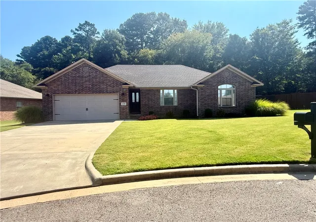 Photo 3 of Sale Pending at 4000 N Hartford Ave, Russellville, AR 72802 | MLS# 1360070 | Listing updated on 2026-08-27