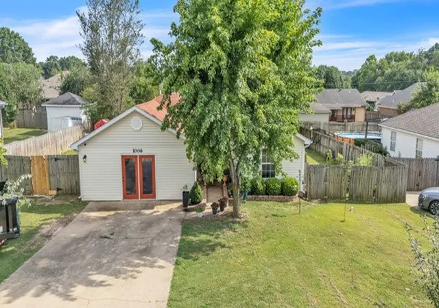 Photo 2 of Single family home for sale at 1006 E Longview Dr, Rogers, AR 72756 | MLS# 1360100 | Listing updated on 2026-08-26