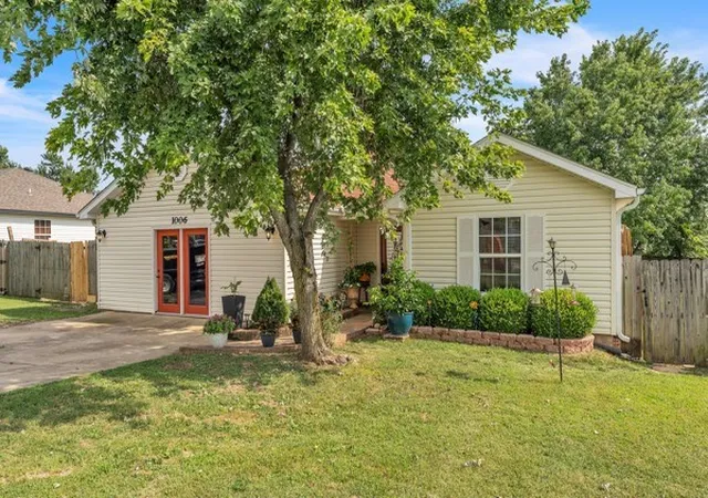 Photo 3 of Single family home for sale at 1006 E Longview Dr, Rogers, AR 72756 | MLS# 1360100 | Listing updated on 2026-08-26