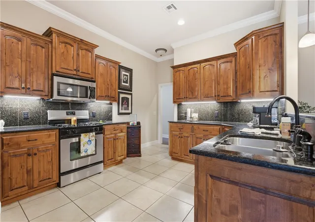 Photo 4 of Single family home for sale at 4005 Sw Banbury Dr, Bentonville, AR 72713 | MLS# 1360049 | Listing updated on 2026-10-08