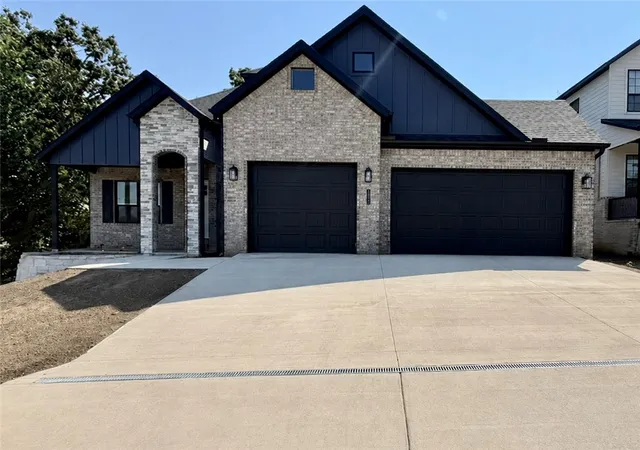 1st image of 2552 N Crossover Rd, Fayetteville, AR 72703 | MLS# 1360127