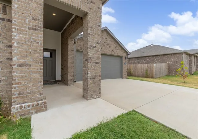 Photo 2 of Single family home for sale at 1022 Emerald St, Prairie Grove, AR 72753 | MLS# 1360016 | Listing updated on 2026-08-27