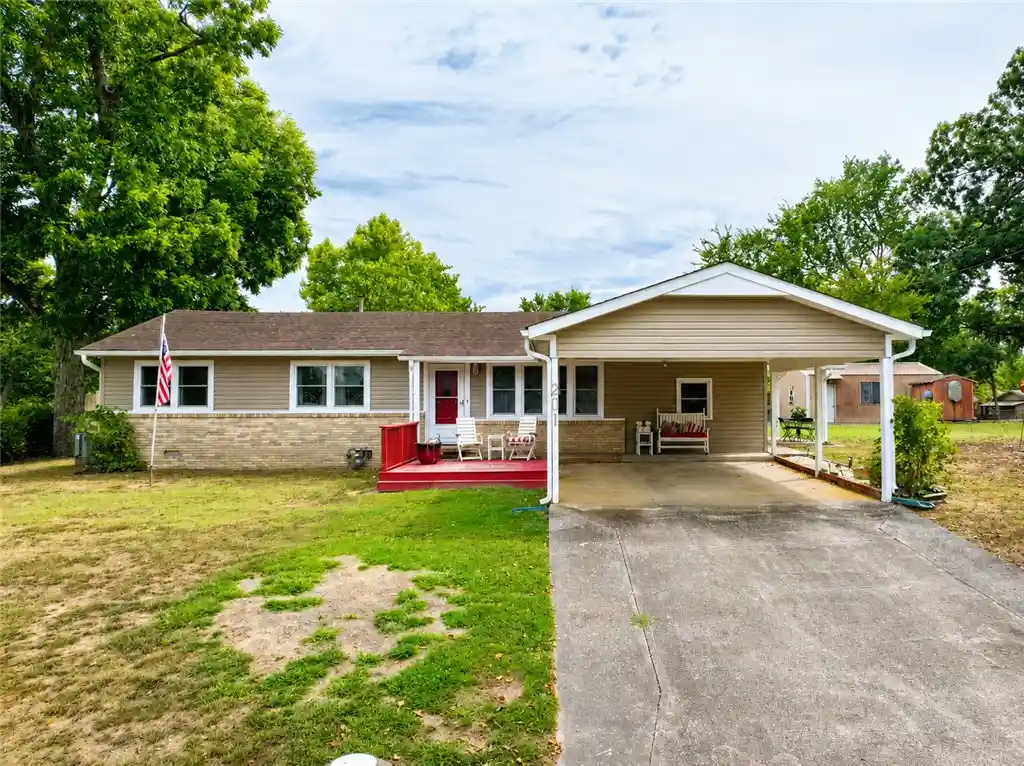 Photo 1 of Single family home for sale at 201 W 1st St, Pineville, MO 64856 | MLS# 1360201 | Listing updated on 2026-10-24