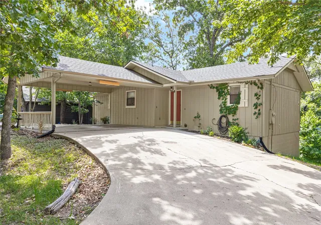 3rd image of 6 Kensington Dr, Bella Vista, AR 72715 | MLS# 1360104
