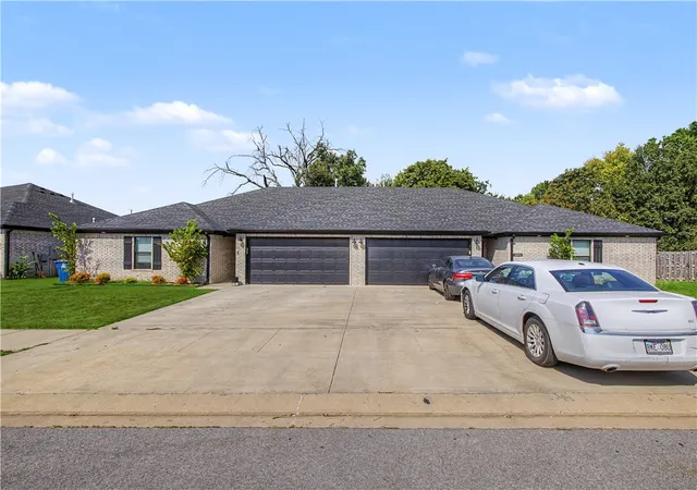3rd image of 304 Tricha Cir #A & B, Gravette, AR 72736 | MLS# 1360287