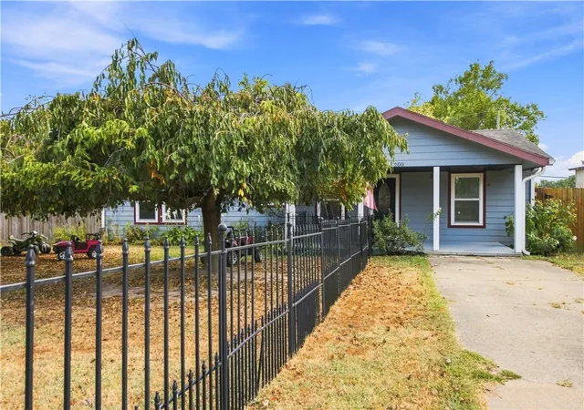 2nd image of 200 Kane St, Siloam Springs, AR 72761 | MLS# 1360335