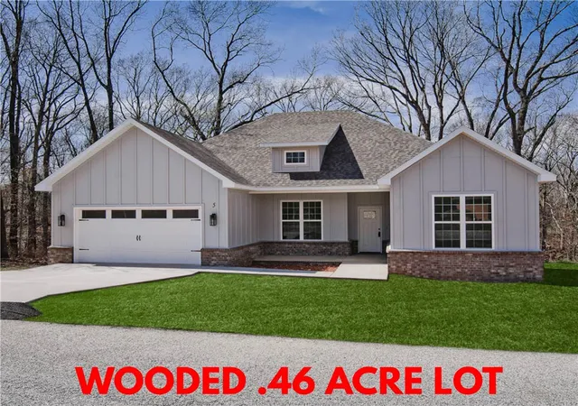 Photo 1 of Sale Pending at 8 Kintyre Pl, Bella Vista, AR 72715 | MLS# 1359880 | Listing updated on 2026-09-01