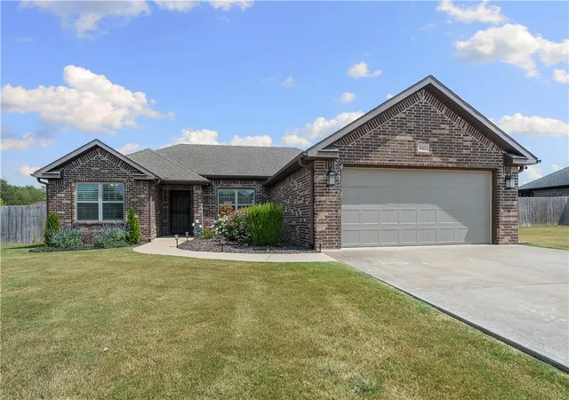 Photo 1 of Single family home for sale at 840 Washburn Dr, Pea Ridge, AR 72751 | MLS# 1360444 | Listing updated on 2026-08-31