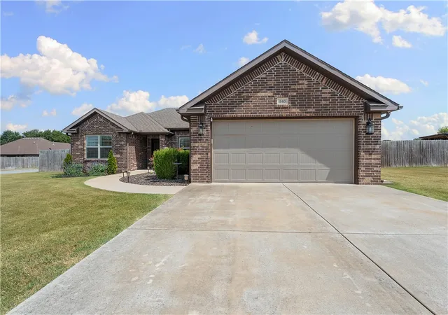 Photo 2 of Single family home for sale at 840 Washburn Dr, Pea Ridge, AR 72751 | MLS# 1360444 | Listing updated on 2026-08-31
