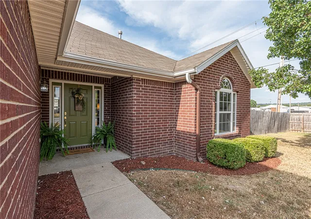 Photo 3 of Sale Pending at 1242 Fox Trail Dr, Elkins, AR 72727 | MLS# 1359993 | Listing updated on 2026-08-31