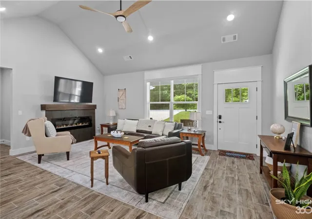 Photo 3 of Single family home for sale at 73 Wandsworth Dr, Bella Vista, AR 72715 | MLS# 1360453 | Listing updated on 2026-08-31