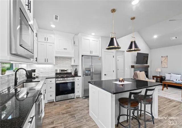 Photo 3 of Single family home for sale at 73 Wandsworth Dr, Bella Vista, AR 72715 | MLS# 1360453 | Listing updated on 2026-10-30