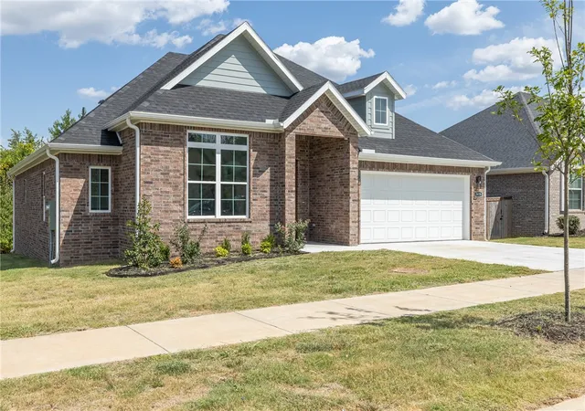 Photo 2 of Single family home for sale at 1618 N Pershing St, Fayetteville, AR 72704 | MLS# 1360103 | Listing updated on 2026-09-01