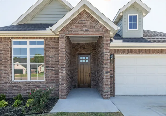 Photo 3 of Single family home for sale at 1618 N Pershing St, Fayetteville, AR 72704 | MLS# 1360103 | Listing updated on 2026-09-01