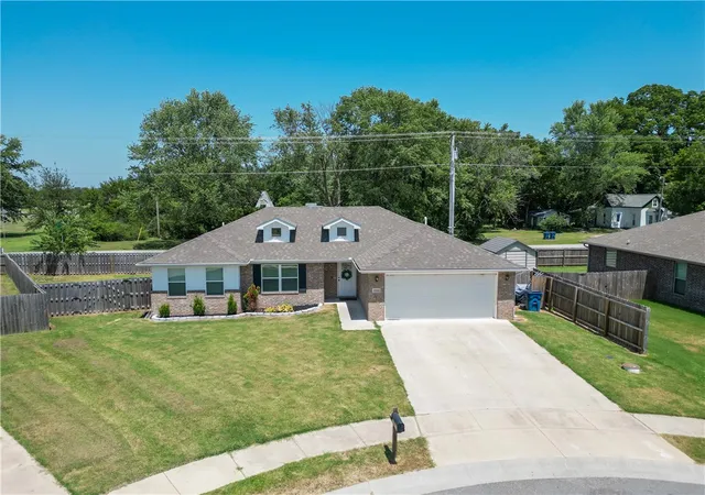Photo 1 of Single family home for sale at 1512 Leah St, Gentry, AR 72734 | MLS# 1360668 | Listing updated on 2026-09-01