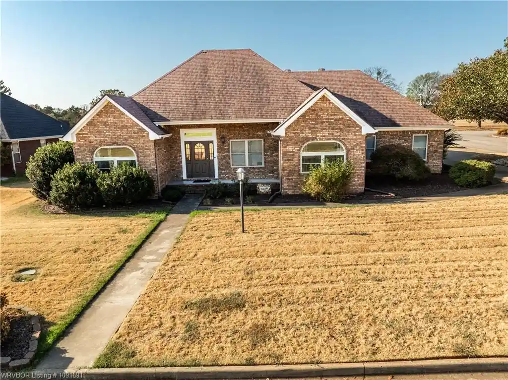 Single family home for sale at 3007 Fairway Dr, Alma, AR 72921 | MLS# 1361496