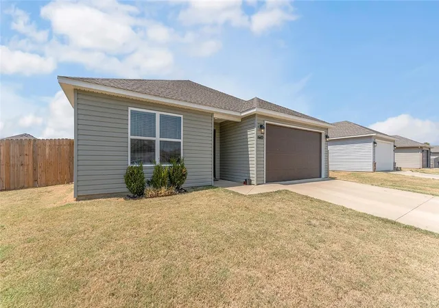 Photo 3 of Single family home for sale at 1602 S Blandford St, Siloam Springs, AR 72761 | MLS# 1361397 | Listing updated on 2026-10-11