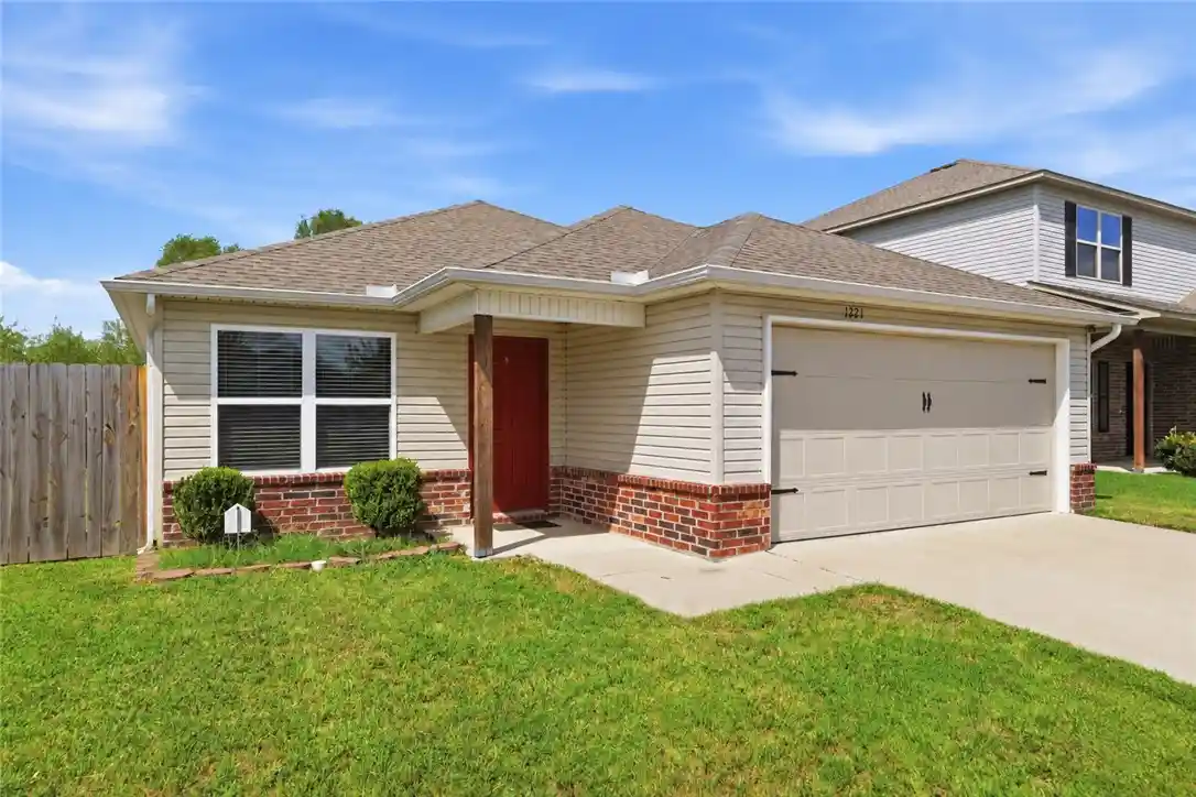 Photo 1 of Single family home for sale at 1221 S Ivory Bill Ln, Fayetteville, AR 72701 | MLS# 1362004 | Listing updated on 2026-10-28