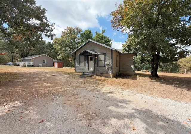 Photo 3 of Single family home for sale at 4045 N Salem Rd, Fayetteville, AR 72704 | MLS# 1361963 | Listing updated on 2026-09-29
