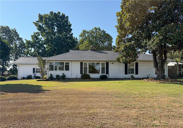 Photo 1 of Single family home for sale at 1549 Mallard Point Rd, Mountain Home, AR 72653 | MLS# 1362037 | Listing updated on 2026-09-28