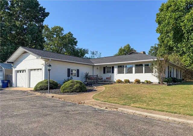 Photo 2 of Single family home for sale at 1549 Mallard Point Rd, Mountain Home, AR 72653 | MLS# 1362037 | Listing updated on 2026-09-28