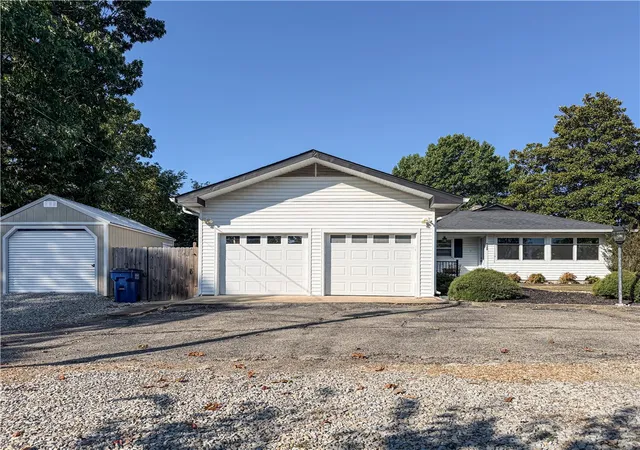 Photo 3 of Single family home for sale at 1549 Mallard Point Rd, Mountain Home, AR 72653 | MLS# 1362037 | Listing updated on 2026-09-28