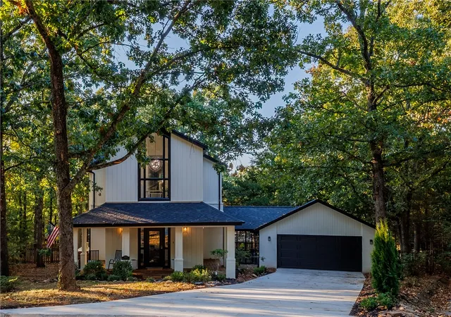 Photo 2 of Single family home for sale at 3215 Wroxton Ct, Fayetteville, AR 72703 | MLS# 1362067 | Listing updated on 2026-09-18