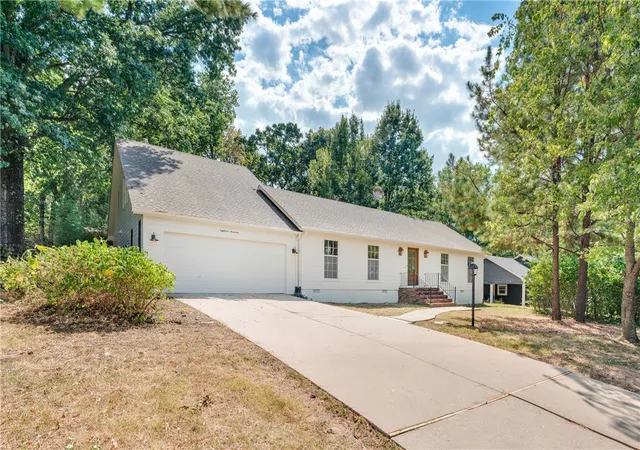 Photo 1 of Single family home for sale at 1819 E Viewpoint Dr, Fayetteville, AR 72701 | MLS# 1360595 | Listing updated on 2026-10-28