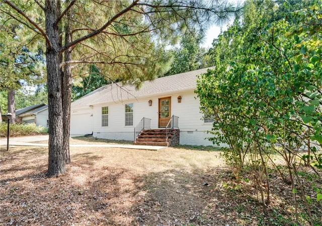 Photo 3 of Single family home for sale at 1819 E Viewpoint Dr, Fayetteville, AR 72701 | MLS# 1360595 | Listing updated on 2026-10-28