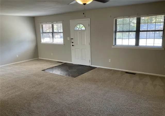 Photo 3 of Single family home for sale at 900 S Oak Hl St, Siloam Springs, AR 72761 | MLS# 1362160 | Listing updated on 2026-10-06